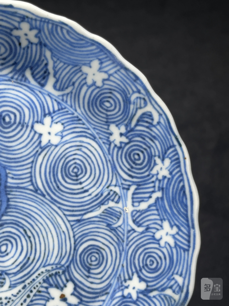 清早期 青花落花流水纹花口盘一对 - 图4